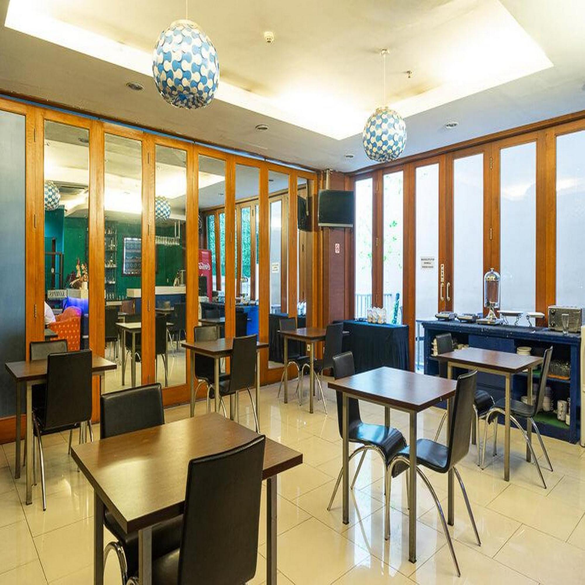 Reddoorz Plus At Blue Pacific Blok M Jakarta Eksteriør bilde