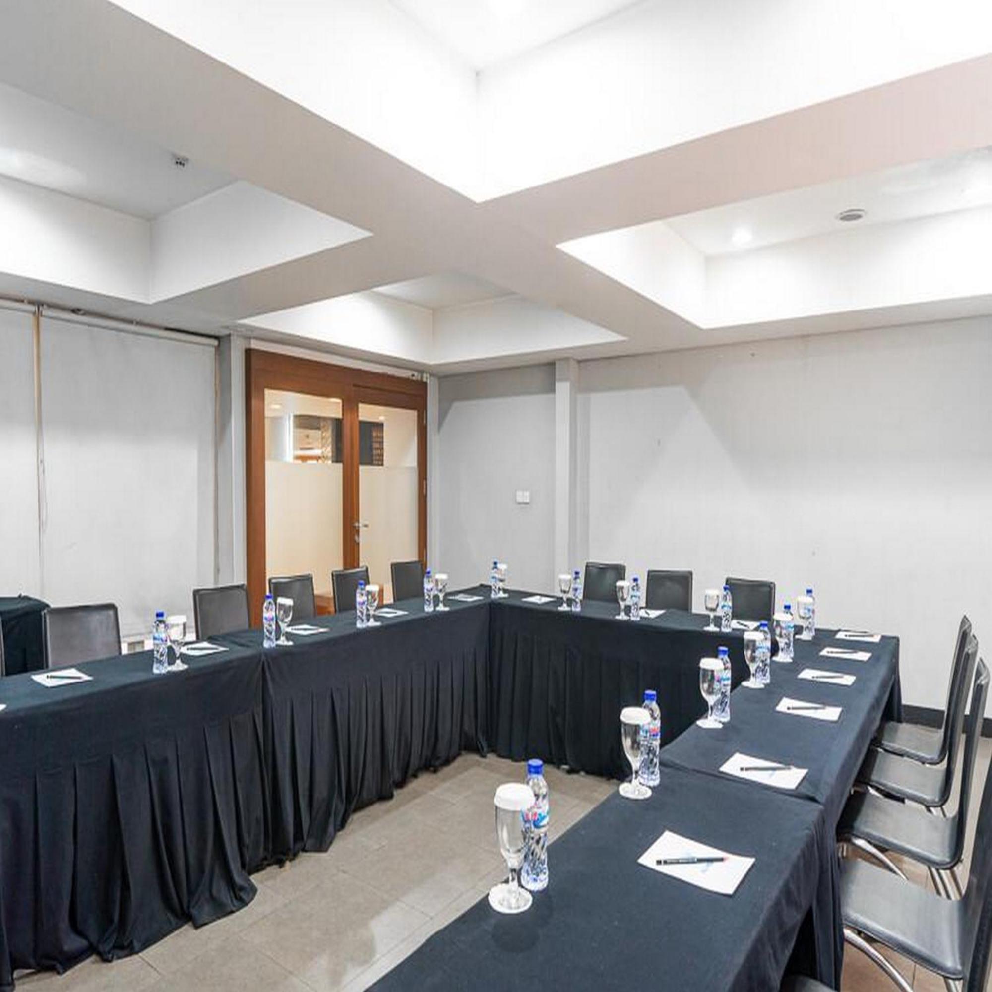 Reddoorz Plus At Blue Pacific Blok M Jakarta Eksteriør bilde