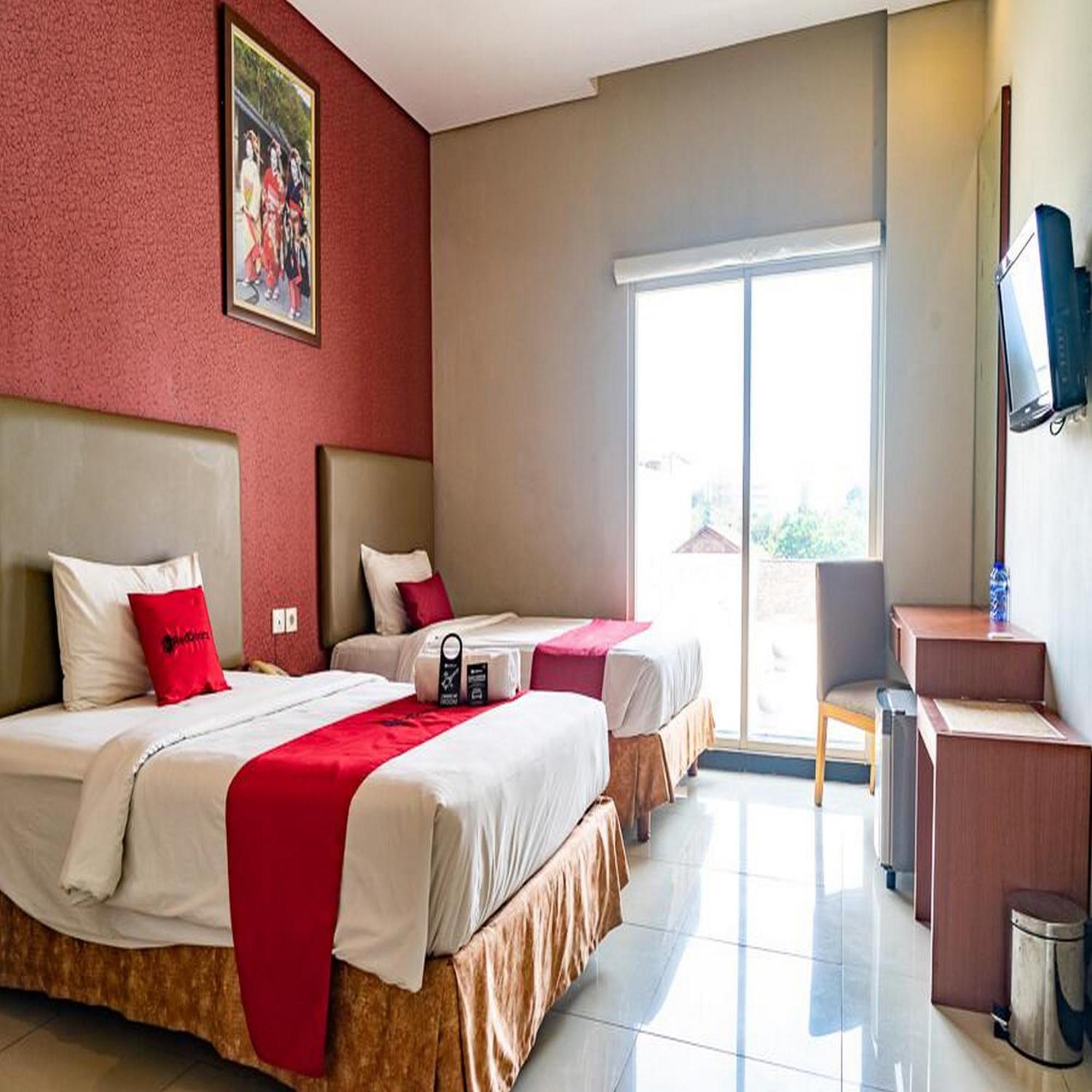 Reddoorz Plus At Blue Pacific Blok M Jakarta Eksteriør bilde