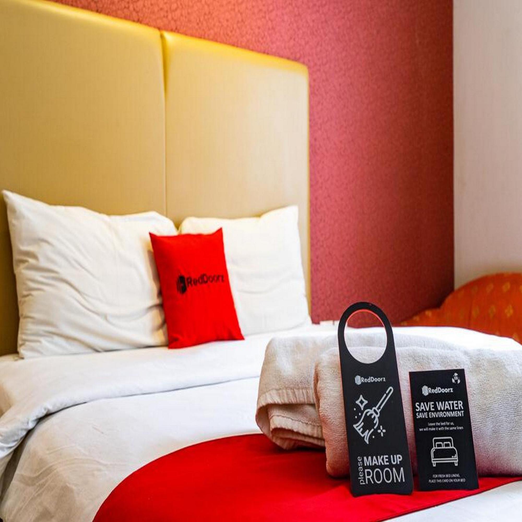 Reddoorz Plus At Blue Pacific Blok M Jakarta Eksteriør bilde
