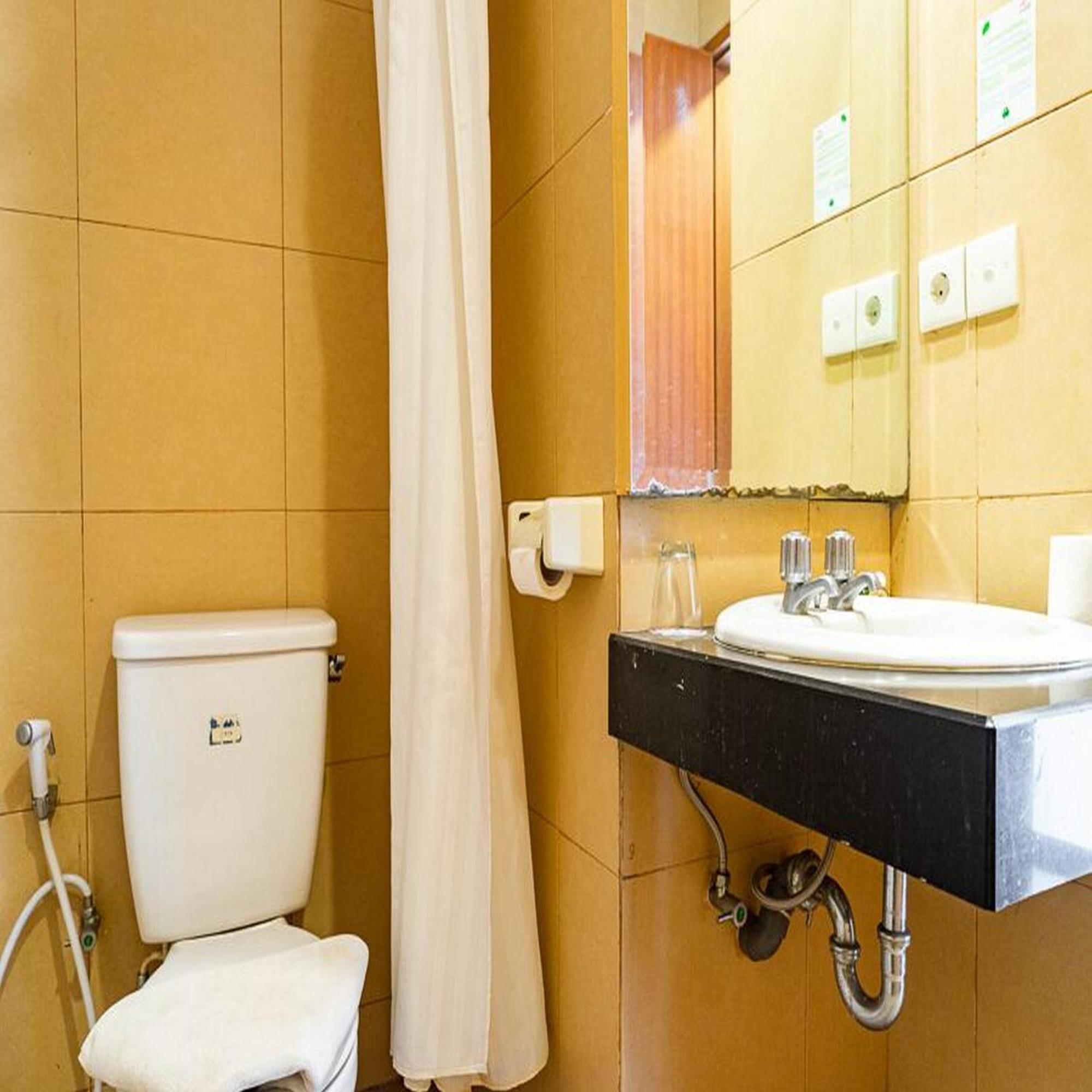 Reddoorz Plus At Blue Pacific Blok M Jakarta Eksteriør bilde
