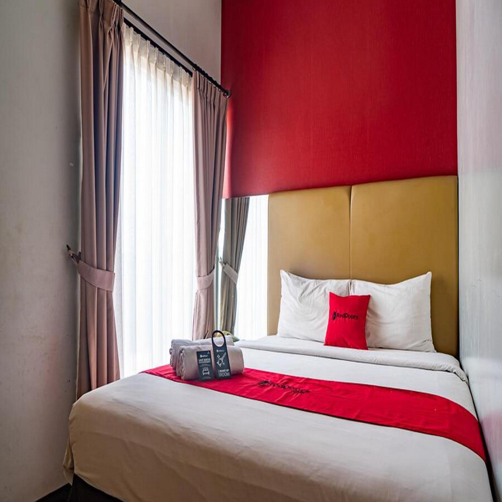 Reddoorz Plus At Blue Pacific Blok M Jakarta Eksteriør bilde