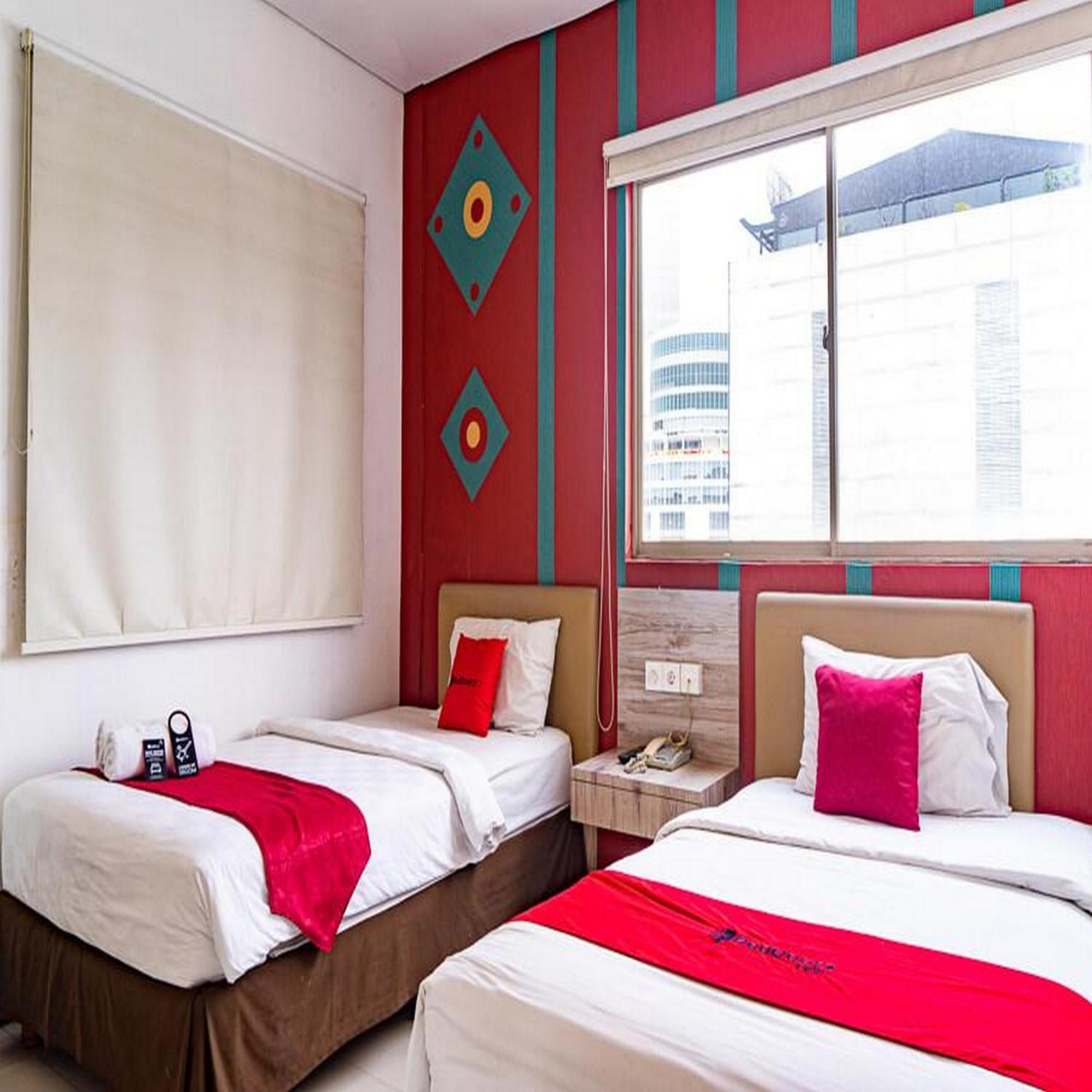 Reddoorz Plus At Blue Pacific Blok M Jakarta Eksteriør bilde